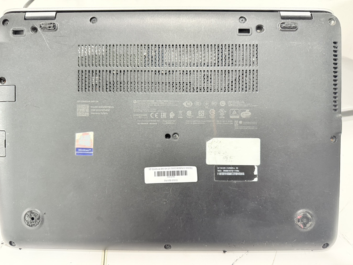 Notebook HP EliteBook 840 G4 (i5-7300U/8GB/M.2 256GB) ไม่มี Adapter แบตเสื่อม จอเป้นเส้น ฝามีคราบกาวเล็กน้อย