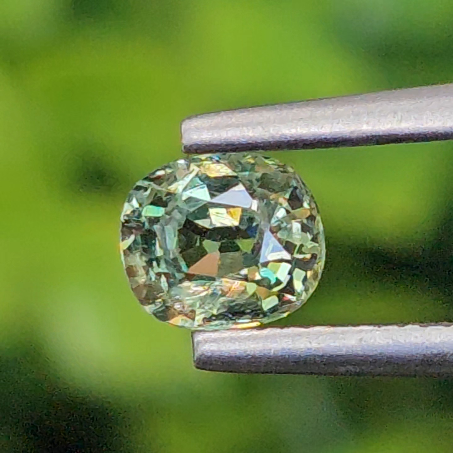 พลอย ดีแมนทรอยด์ การ์เน็ต Demantoid Garnet 0.56 Cts. ดิบ Unheated พลอยแท้ อัญมณีมงคลประจําวันเกิด เครื่องประดับพลอย