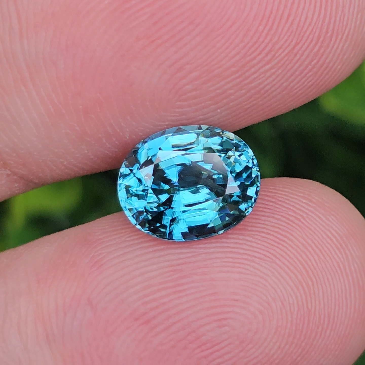 พลอย เพทาย (Zircon) 4.65 กะรัต (Cts.) พลอยแท้ อัญมณีมงคลประจําวันเกิด เครื่องประดับพลอย