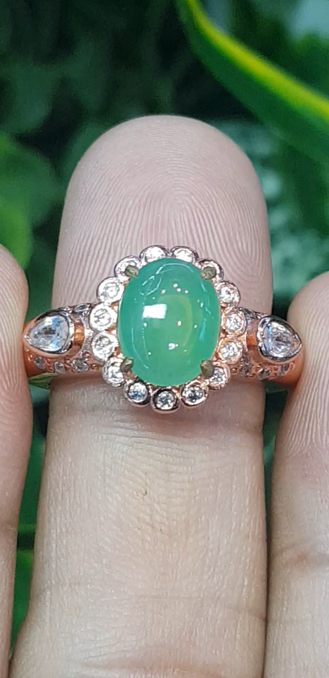 หยก พม่า แท้ Jade แหวนหยก (jadeite) 1.71 กะรัต (Cts.) (Size) 59 ดิบ ไม่ผ่านการปรับปรุง (Type A) พม่า (Myanmar)