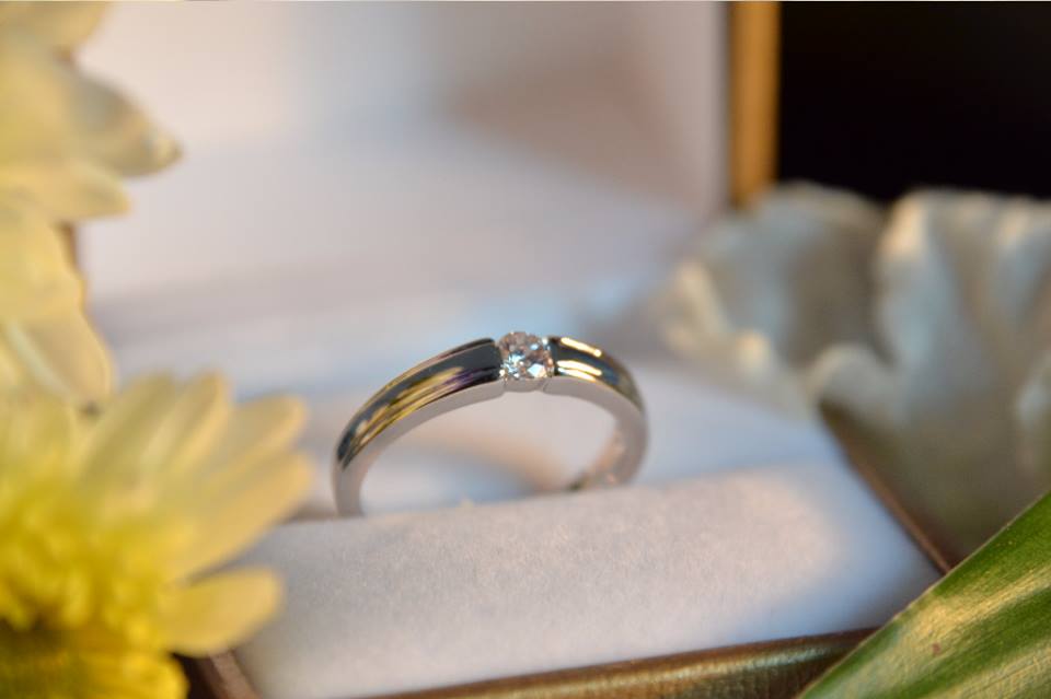 แหวน งาน Costume Jewelry เพชร CZ Premium grade รุ่น Classic Love แบรนด์ Shali