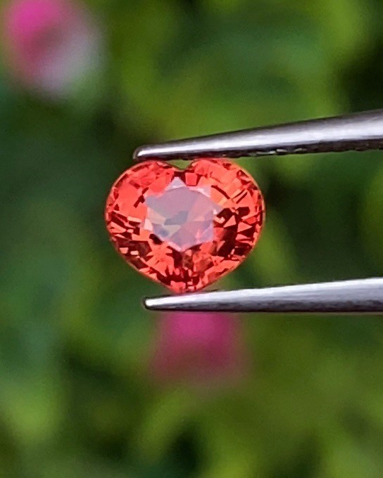 พลอย ออเรนจ์ แซฟไฟร์ Orange Sapphire 0.80 กะรัต (Cts.) พลอยแท้ อัญมณีมงคลประจําวันเกิด เครื่องประดับพลอย