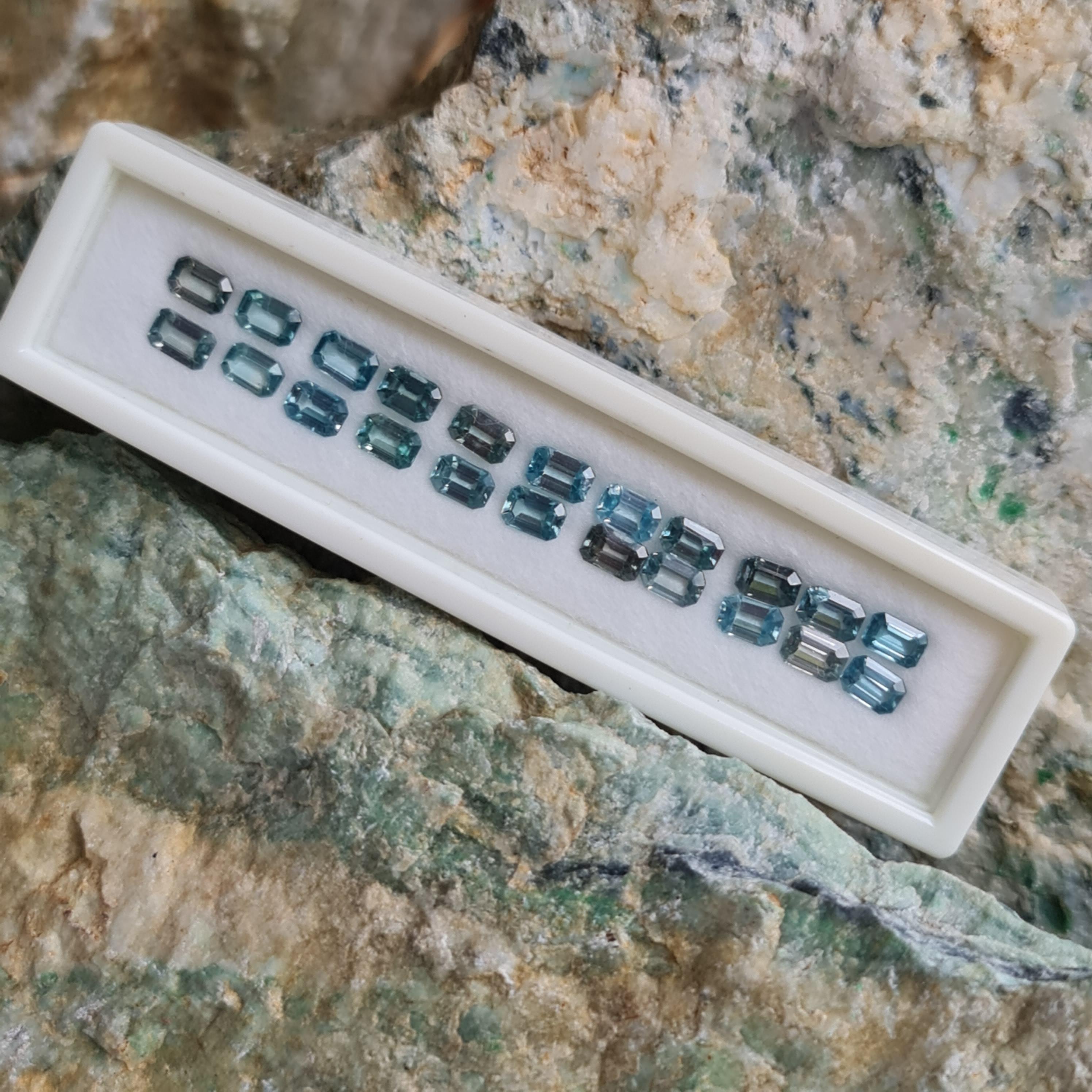 พลอย เพทาย Natural Zircon 26 เม็ด 20.60 กะรัต (Cts.) พลอยแท้ อัญมณีมงคลประจําวันเกิด เครื่องประดับพลอย