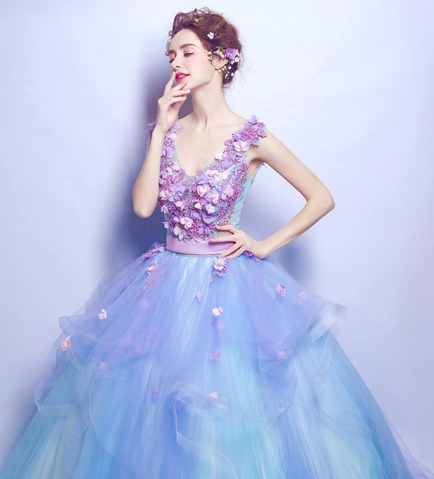 Pre-order ชุดแฟนซี ชุดราตรียาว แขนกุด คอวี แต่งดอกไม้ เชือกผูกหลัง สำเนา