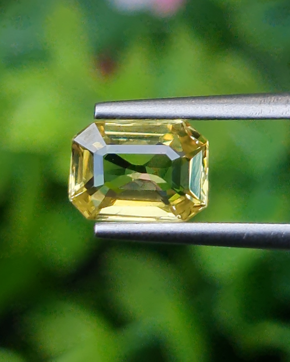 พลอย บุษราคัม yellow sapphire 1.33 กะรัต (Cts.) ดิบ (Unheated) พลอยแท้ อัญมณีมงคลประจําวันเกิด เครื่องประดับพลอย