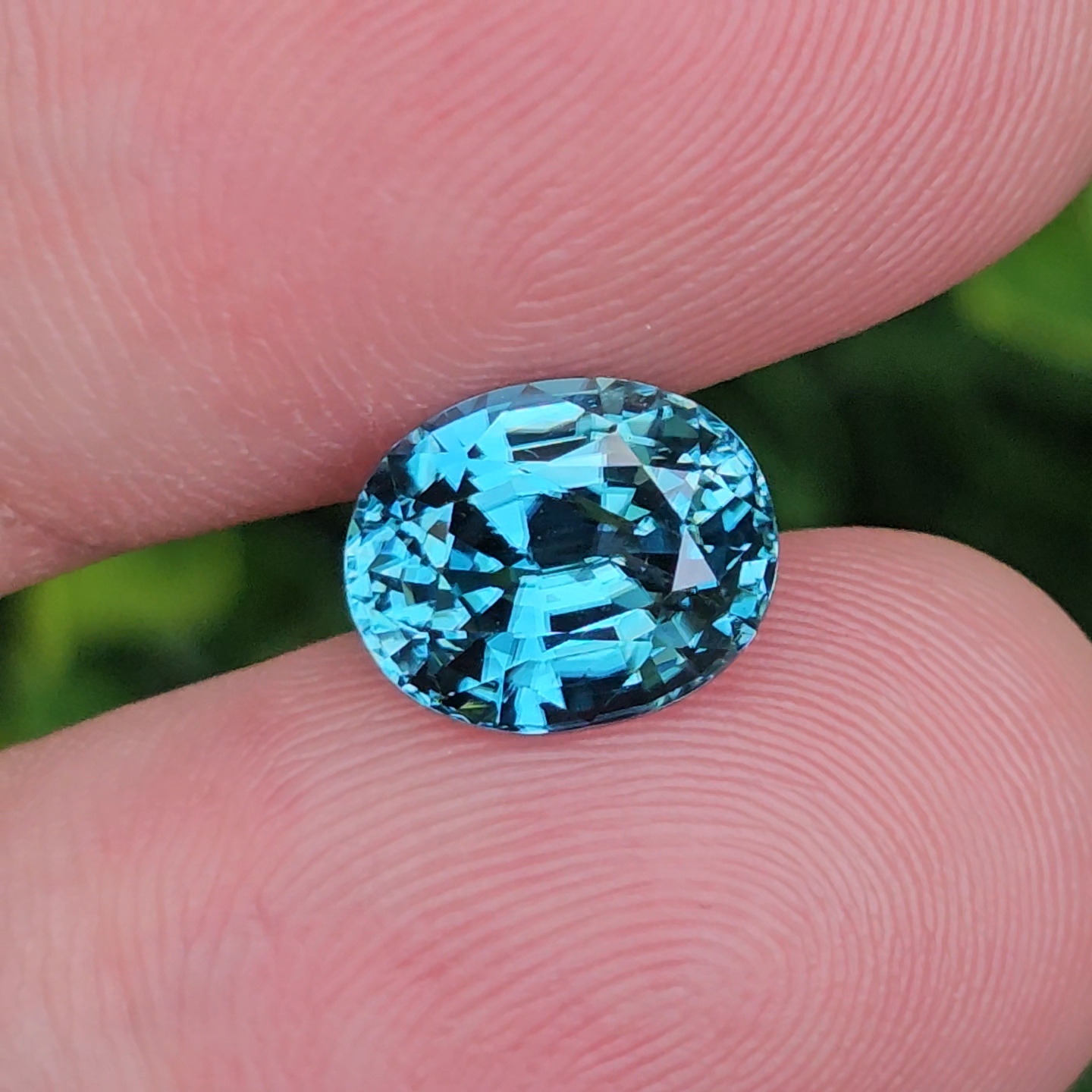 พลอย เพทาย (Zircon) 4.65 กะรัต (Cts.) พลอยแท้ อัญมณีมงคลประจําวันเกิด เครื่องประดับพลอย