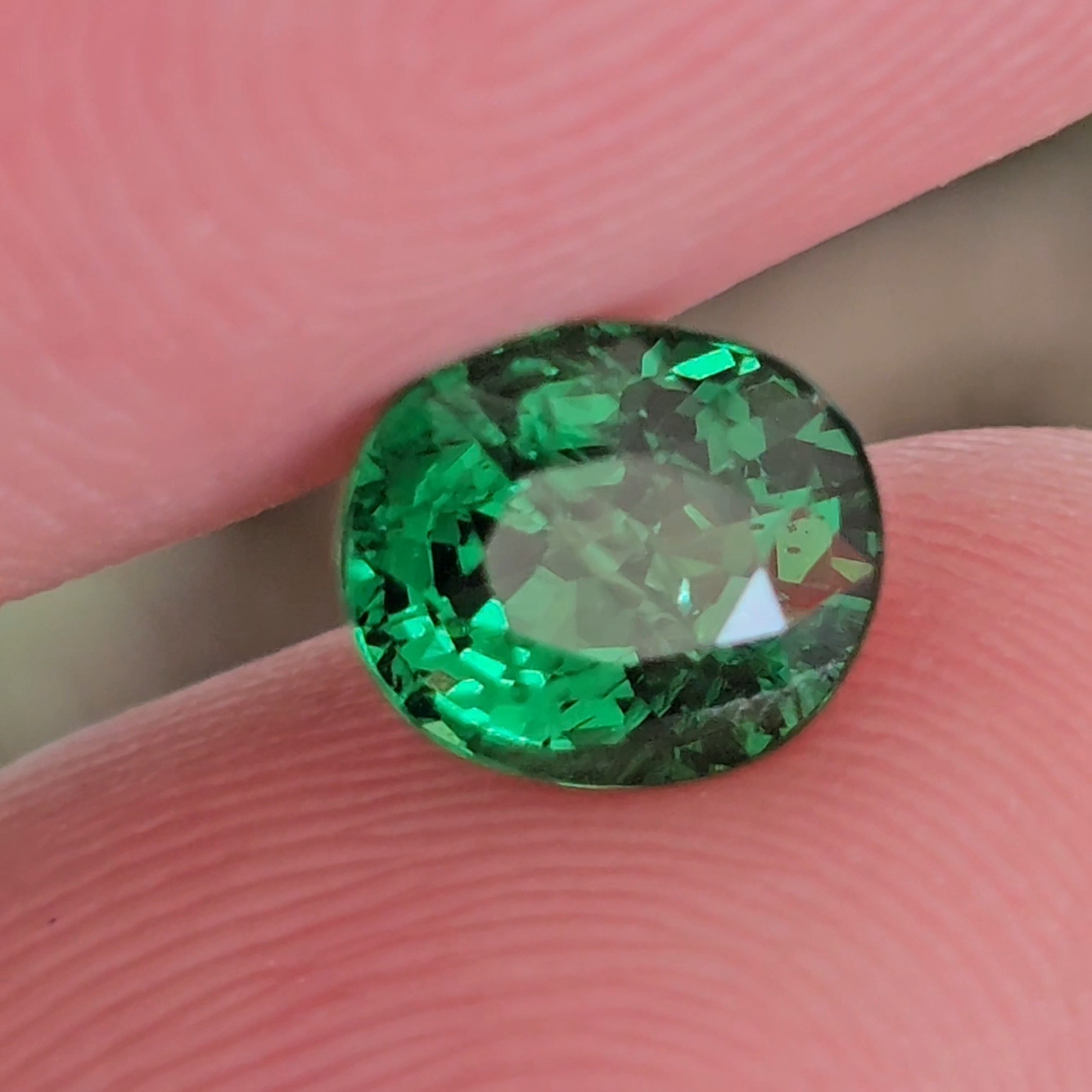 พลอย ซาโวไรท์ Tsavorite Garnet 1.28 กะรัต (Cts.) ดิบ Unheated พร้อมใบเซอร์ อัญมณีมงคลประจําวันเกิด เครื่องประดับพลอย