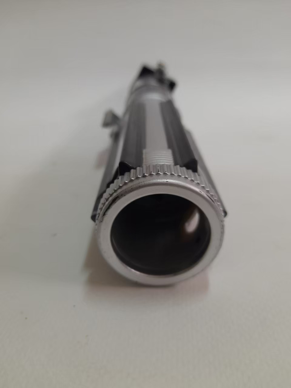 ดาบ ไลท์เซเบอร์ ของ ดาร์ธเวเดอร์ สีแดง ดาบยืดหดได้ มือสองสภาพดีมีรอยบ้าง ขนาดตามรูป