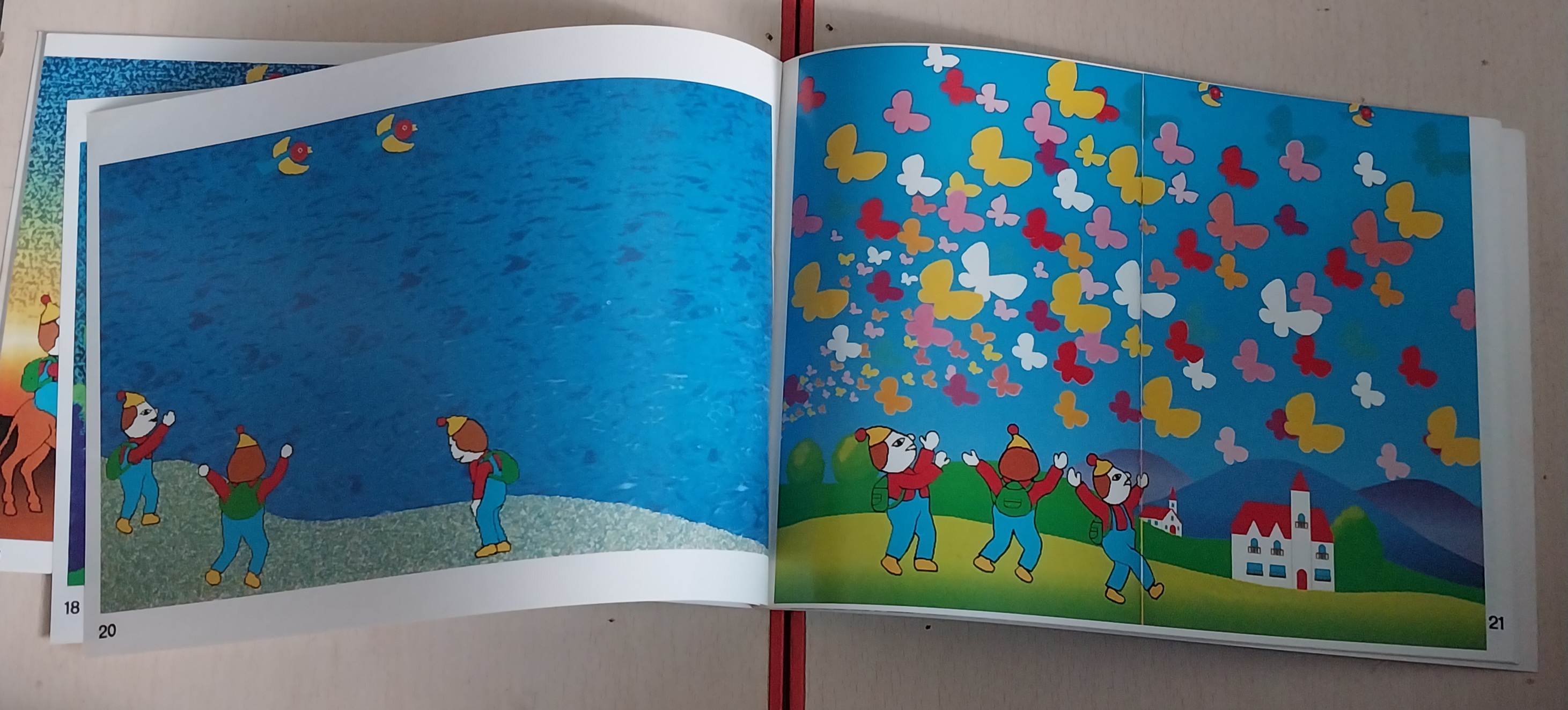 มีหลายภาพ, หนังสือ 3D Wonder Trip สนพ.หมึกจีน