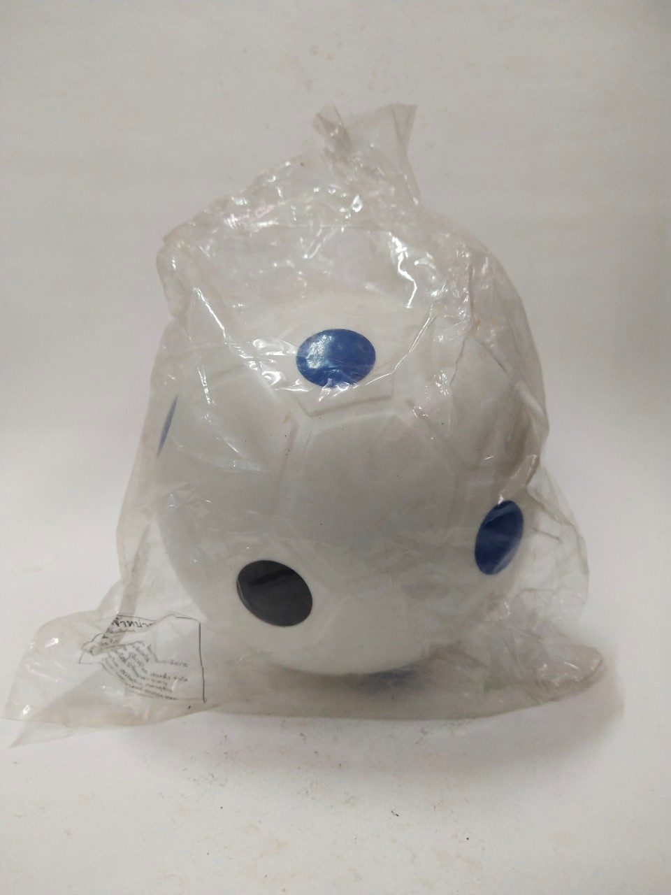 ลูกบอลพลาสติกโปร่ง งานเก่าหายากแล้ว ไซส์เล็ก ขนาดตามรูป มีสองสี มือหนึ่งยังอยู่ในถุงพลาสติกไม่เคยแกะเล่น