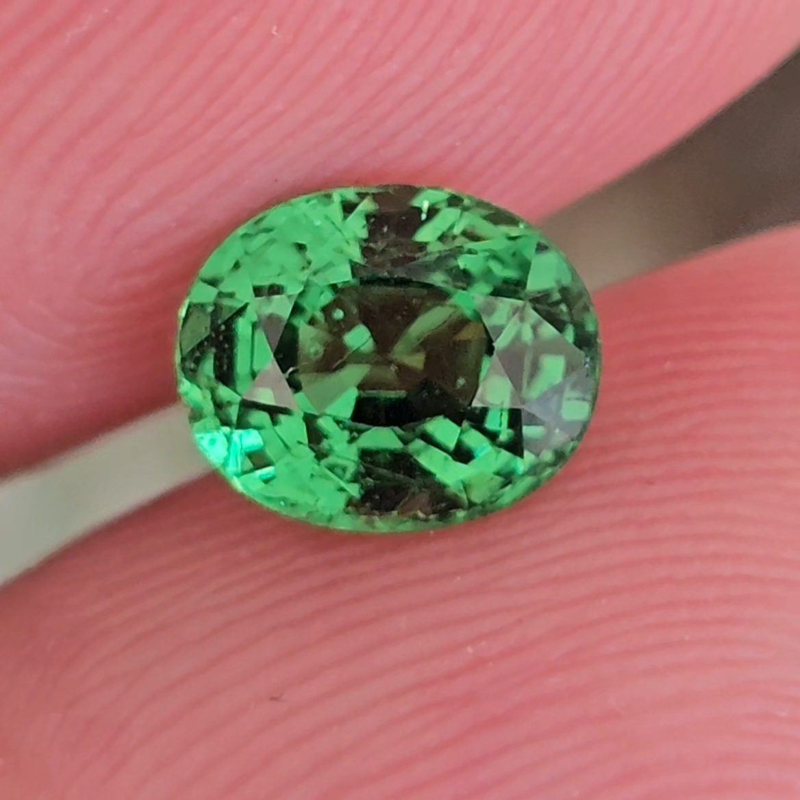 พลอย ซาโวไรท์ Tsavorite Garnet 1.16 กะรัต (Cts.) ดิบ Unheated พร้อมใบเซอร์ อัญมณีมงคลประจําวันเกิด เครื่องประดับพลอย