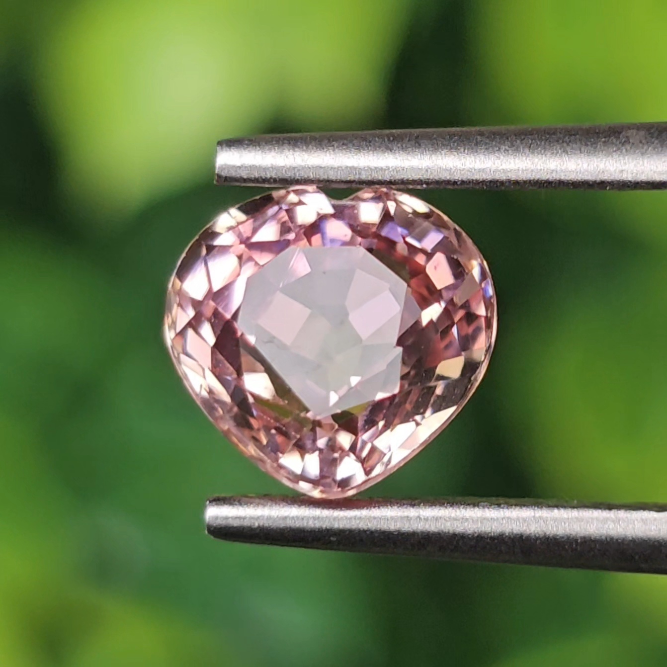 พลอย ชมพู ทัวร์มารีน ( Pink Tourmaline) 1.52 กะรัต (Cts.) อัญมณีมงคลประจําวันเกิด เครื่องประดับพลอย