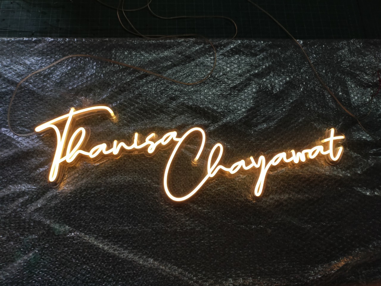 ไฟนีออน เฟค