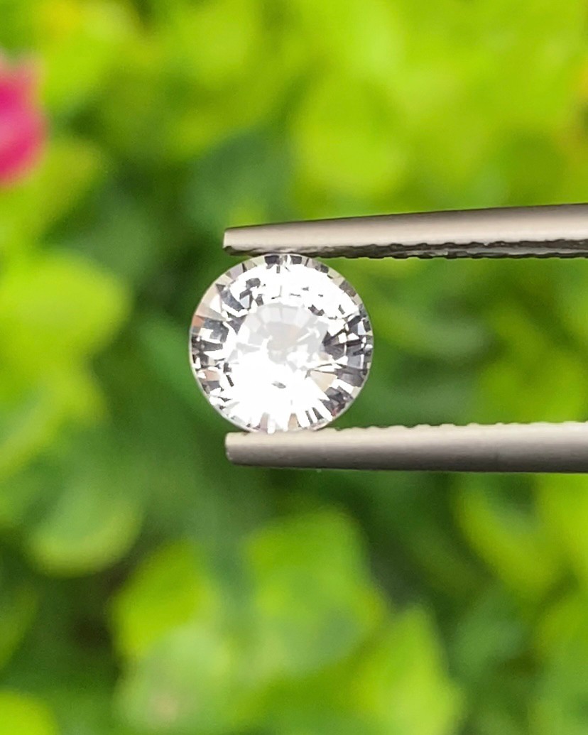 พลอย ไวท์ แซฟไฟร์ (White/Colorless Sapphire) 1.21 กะรัต Cts. ดิบ Unheated พร้อมใบเซอร์ (พลอยฝากขาย) พลอยแท้ อัญมณีมงคลประจําวันเกิด เครื่องประดับพลอย