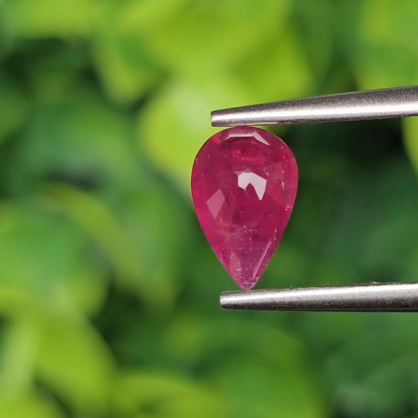 พลอย ทับทิม สยาม Siam Ruby Sapphire 1.01 กะรัต (Cts.) พลอยแท้ อัญมณีมงคลประจําวันเกิด เครื่องประดับพลอย