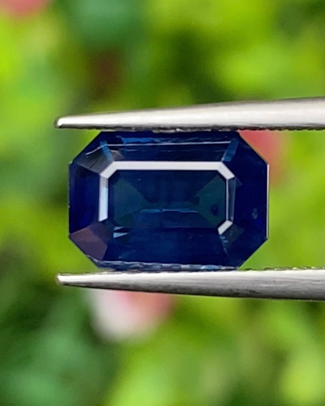 พลอย ไพลิน blue sapphire 2.40 กะรัต (Cts.) พลอยแท้ อัญมณีมงคลประจําวันเกิด เครื่องประดับพลอย