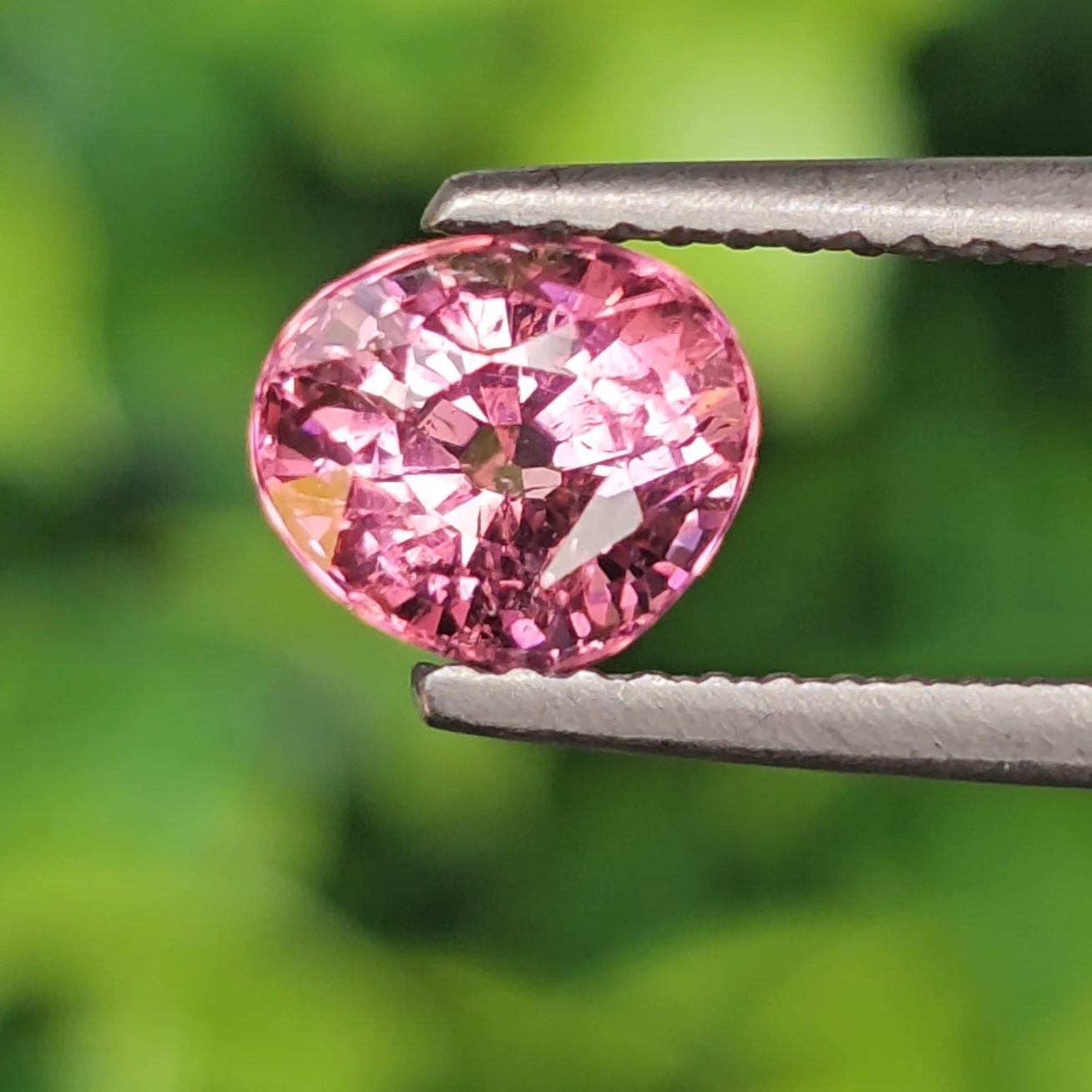 พลอย ชมพู ทัวร์มารีน (Pink Tourmaline) 1.32 กะรัต (Cts.) อัญมณีมงคลประจําวันเกิด เครื่องประดับพลอย