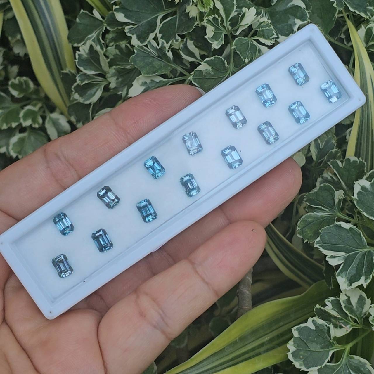 พลอย เพทาย (Zircon) 15.05 กะรัต (Cts.) 15 (Pcs.) พลอยแท้ อัญมณีมงคลประจําวันเกิด เครื่องประดับพลอย