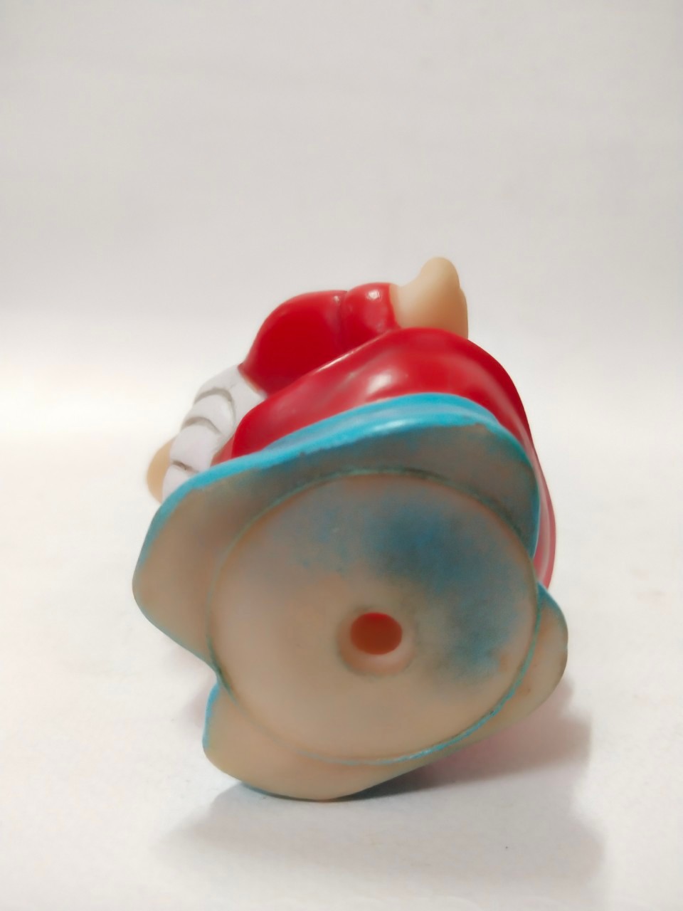 ตุ๊กตายางบีบ "สลีปปี้" (เบอร์3) เสื้อแดง 1 ในคนแคระทั้ง7 จากเรื่อง สโนไวท์ ขนาดตามรูป มือสอง มีรอยบ้างเก่าเก็บตามสภาพ