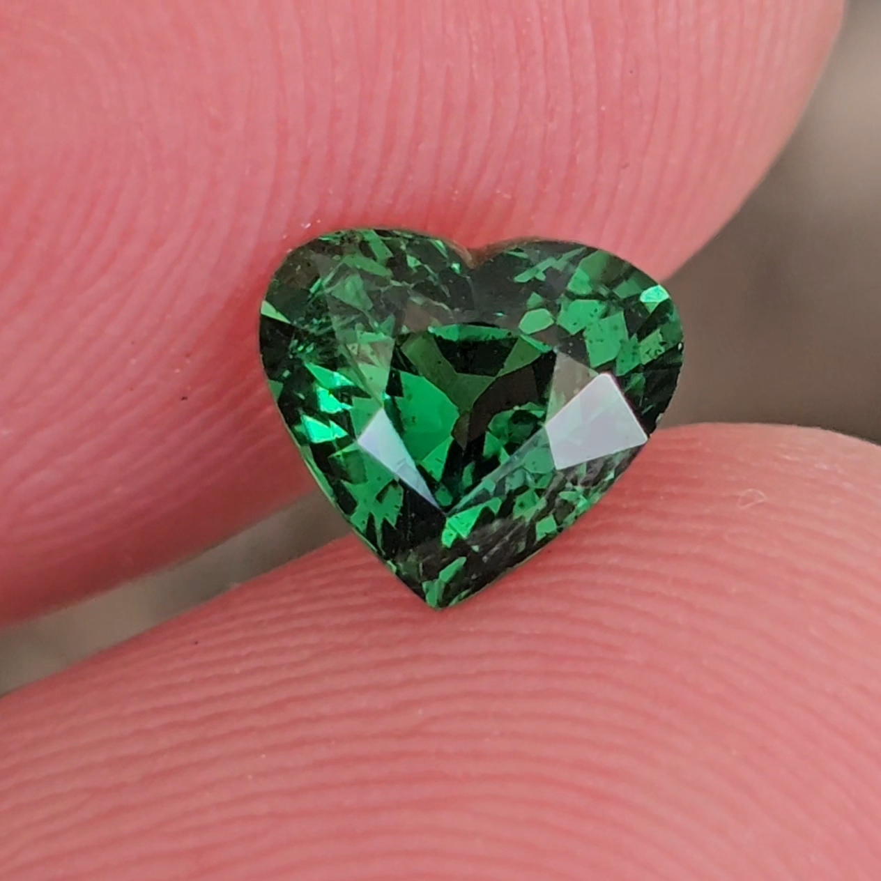 พลอย ซาโวไรท์ Tsavorite Garnet 1.11 กะรัต (Cts.) ดิบ Unheated พร้อมใบเซอร์ อัญมณีมงคลประจําวันเกิด เครื่องประดับพลอย