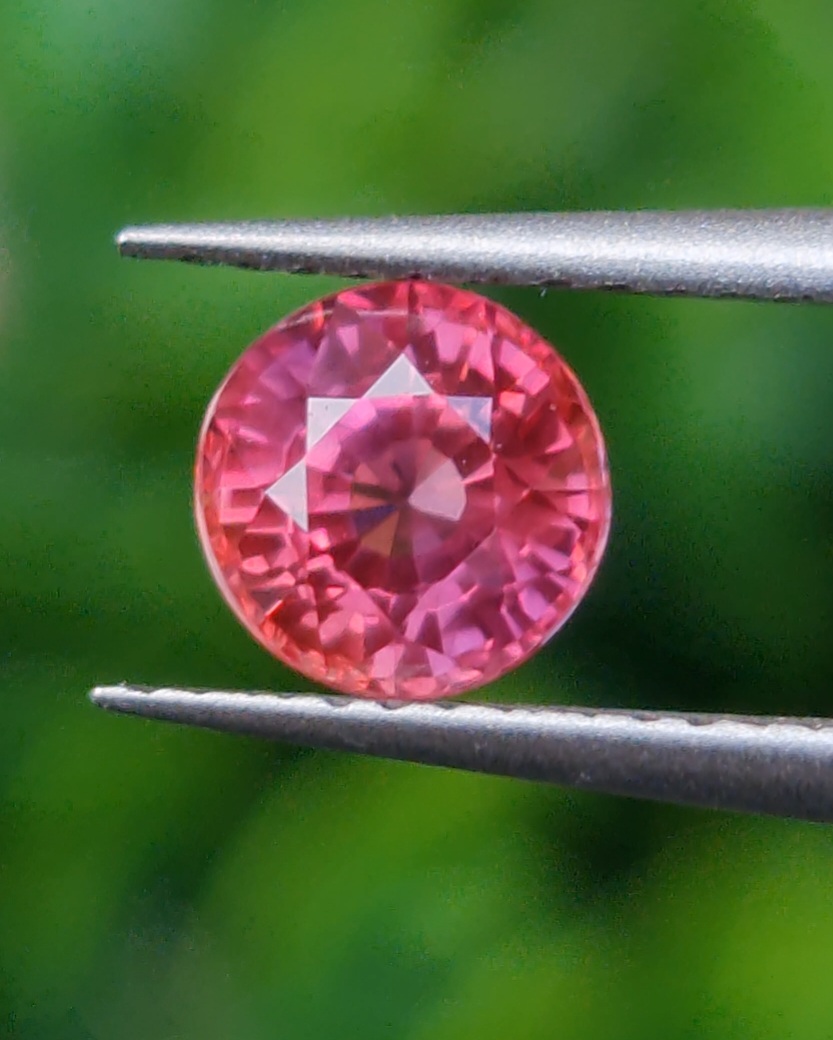 พลอย ชมพู ส้ม Pink Orange Sapphire 0.98 กะรัต (Cts.) พร้อมใบเซอร์ พลอยแท้ อัญมณีมงคลประจําวันเกิด เครื่องประดับพลอย