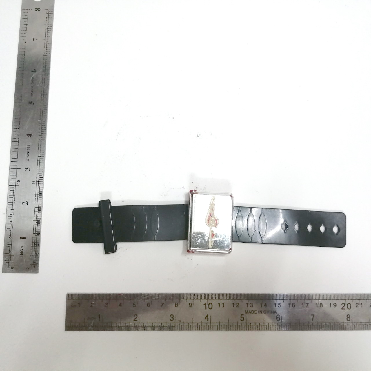 พร๊อพนาฬิกาข้อมือสื่อสาร หน่วยTDF(หน่วยพิทักษ์พิภพ)จากอุลตร้าเซเว่น นาฬิกาเปิดได้แต่ไม่มีกลไก/วงจรแสง/เสียง งานเก่าหายาก