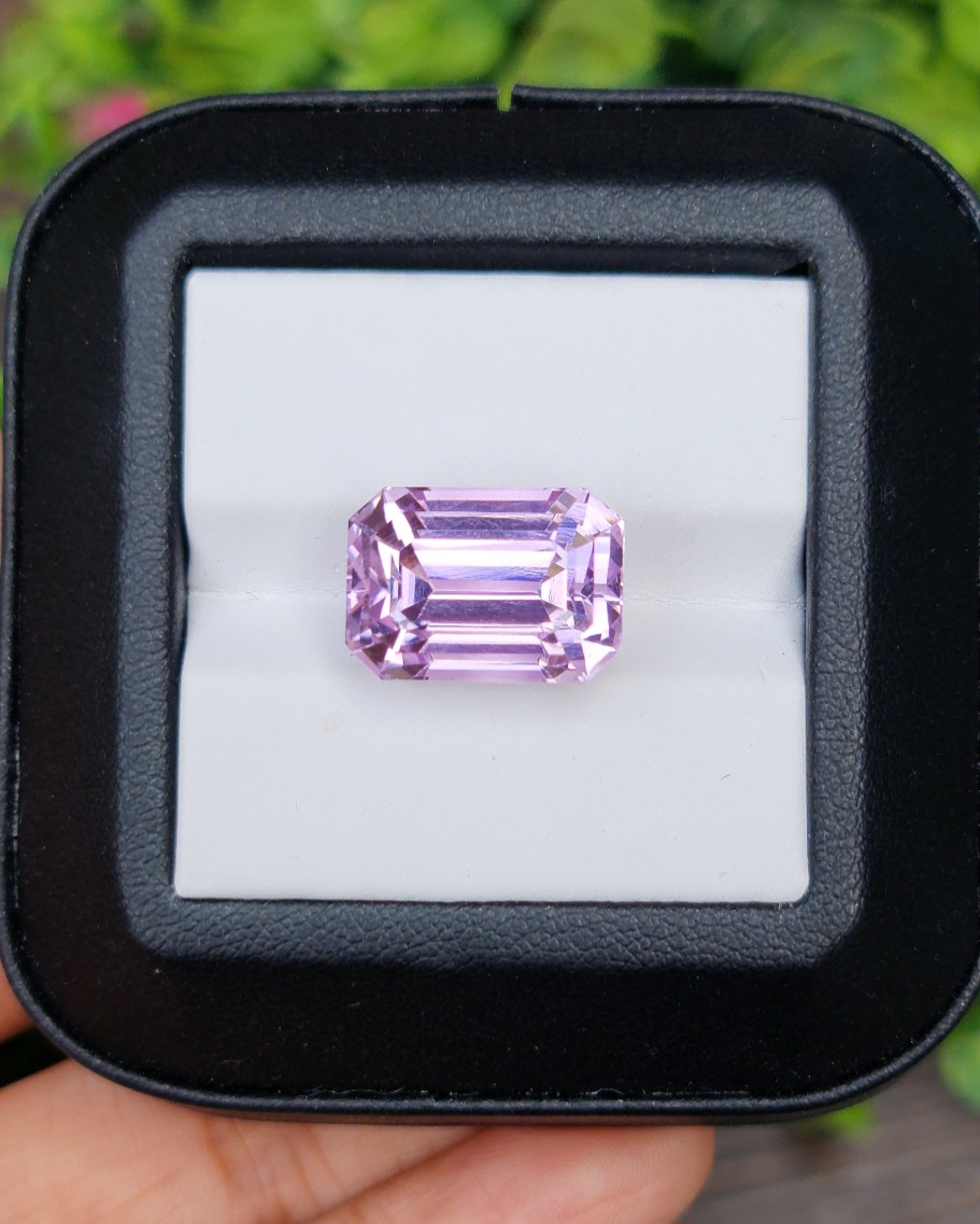 พลอย คุนไซท์ Kunzite 17.70 กะรัต (Cts.) พลอยแท้อัญมณีมงคล ประจําวันเกิด เครื่องประดับพลอย