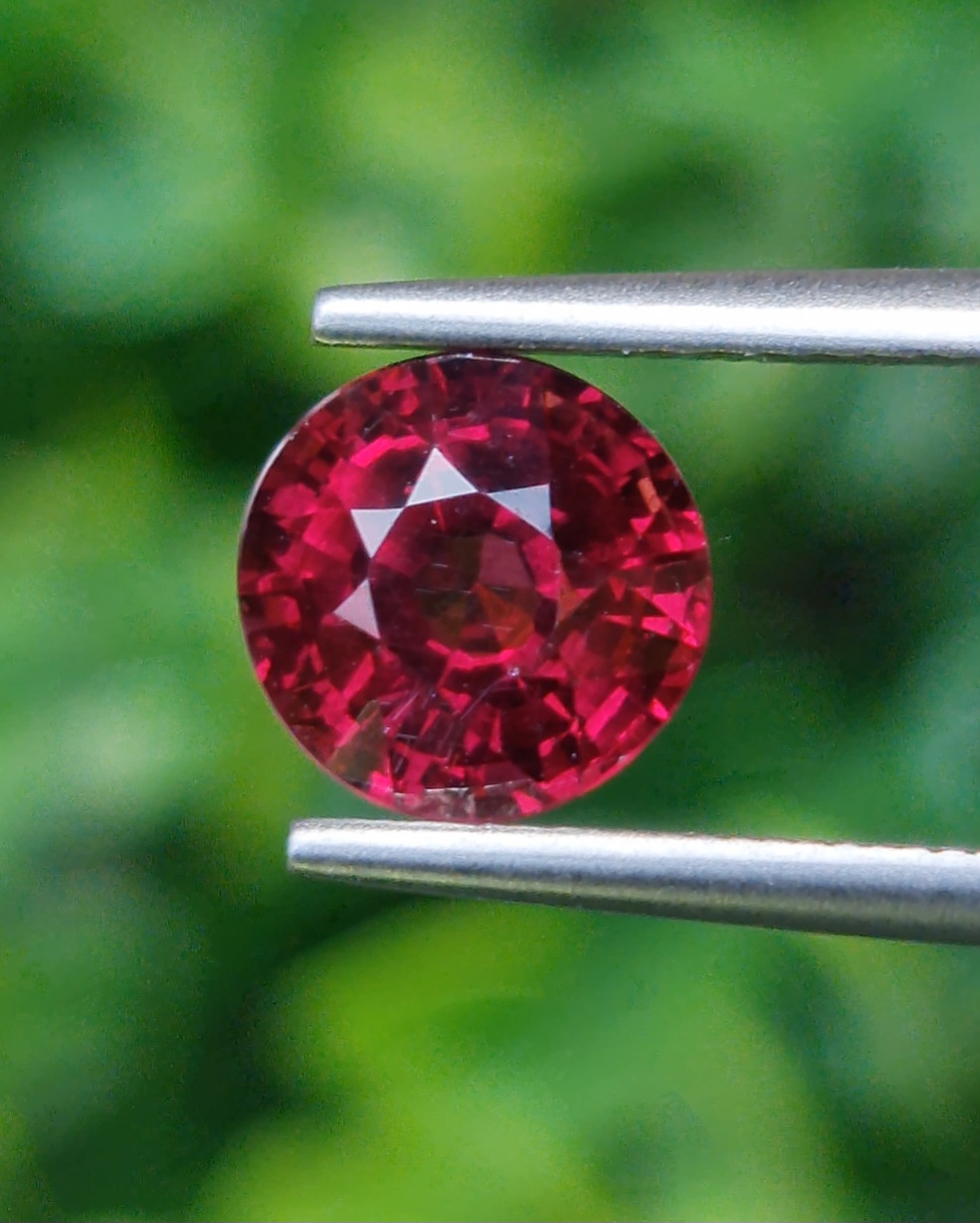 พลอย โรโดไลต์ กาเน็ท Rhodolite Garnet 2.42 กะรัต Cts.พลอยแท้ อัญมณีมงคลประจําวันเกิด เครื่องประดับพลอย
