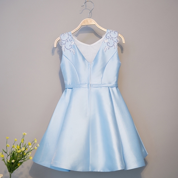 Pre-Order ชุดราตรีเด็ก สไตล์เจ้าหญิง แขนกุด สีฟ้า ตกแต่งดอกไม้ ลูกปัด ตรงไหล่ ซิปหลัง