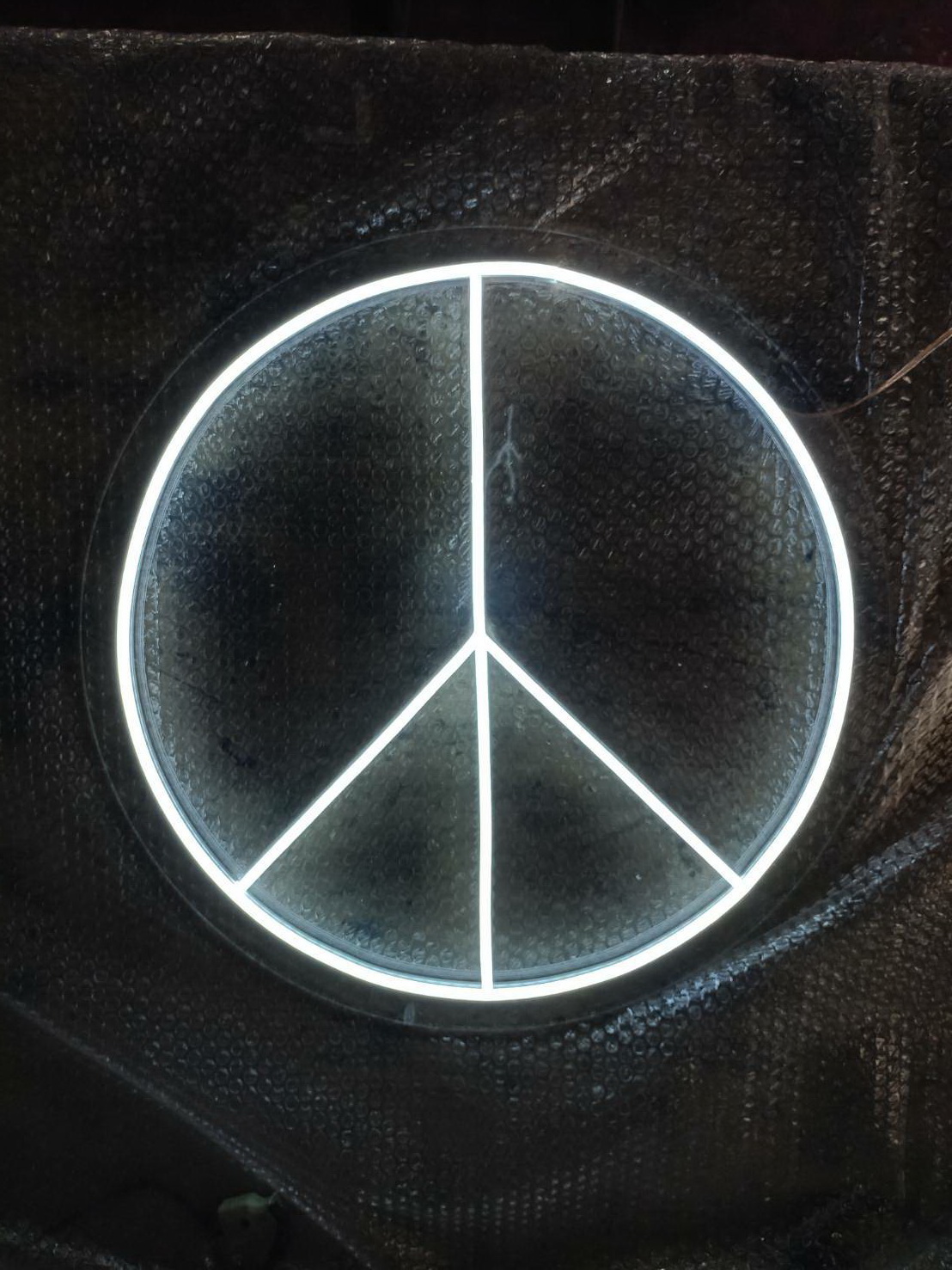 ป้ายไฟนีออนไลท์ - แสงสีขาว รูปสัญลักษณ์สันติภาพ