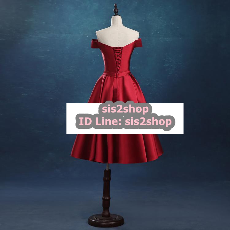พร้อมส่ง ชุดราตรีสั้น แบบปาดไหล่ ผ้าไหมดัชเชส แต่งโบว์ช่วงเอว สีไวน์แดง (เชือกผูกหลัง)
