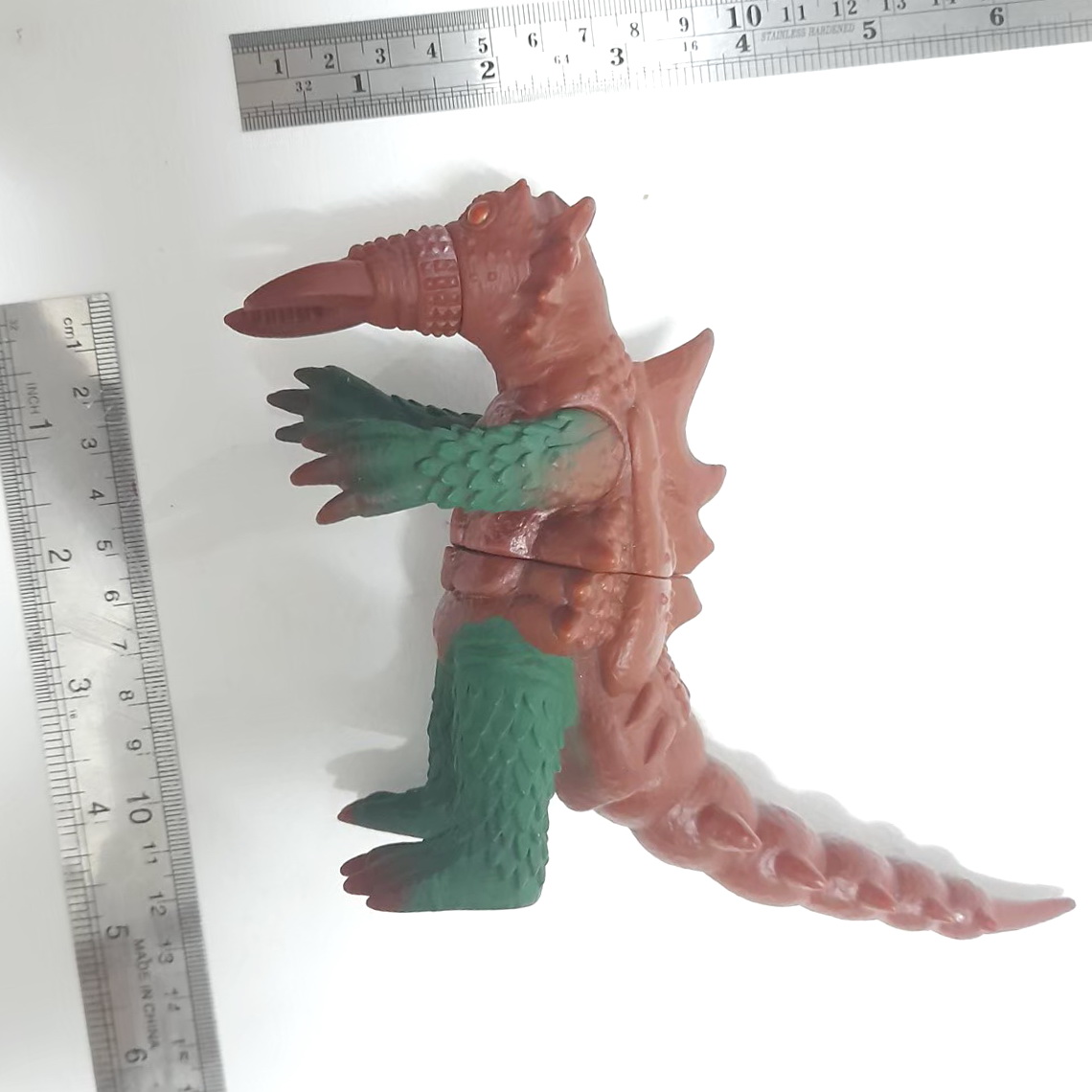 ซอฟ5นิ้ว ขนาดตามรูป สัตว์ประหลาดคิงส์แครบ จากอุลตร้าแมน เอ/เอส มือสองสภาพดีมีรอยบ้าง มีสติ๊กเกอร์ใต้เท้า