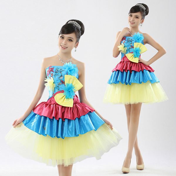 พร้อมเช่า ชุดแฟนซี ชุดราตรีสั้น กระโปรงระบาย สีหวาน แต่งดอกไม้และโบว์ที่เอว