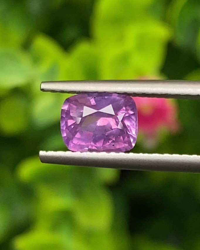 พลอย เพอเพิล แซฟไฟร์ สีม่วง Purple Sapphire ดิบ (Unheated) 1.13 กะรัต (Cts.) พลอยแท้ อัญมณีมงคลประจําวันเกิด เครื่องประดับพลอย
