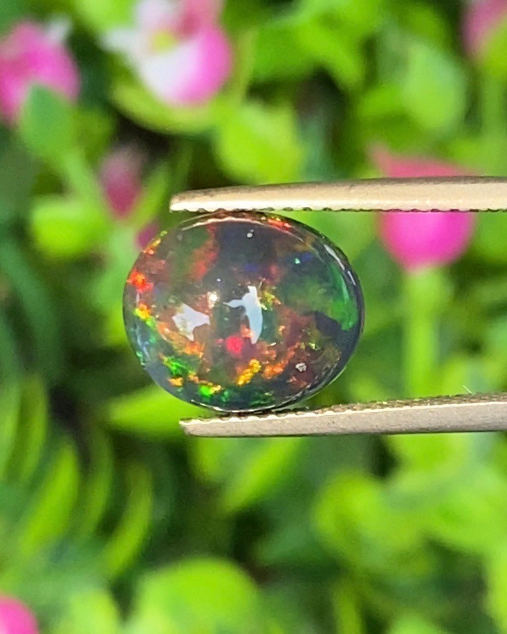 พลอย แบล็ก โอปอล Black Opal 3.31 กะรัต (Cts.) พลอยแท้ อัญมณีมงคลประจําวันเกิด เครื่องประดับพลอย