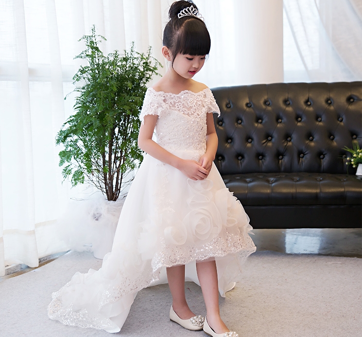 Pre-order ชุดราตรีเด็ก ชุดออกงาน ชุดกระโปรง สไตล์เจ้าหญิง แบบไหล่ปาด ผ้าลูกไม้ แต่งดอก ปล่อยชายยาว มีซิปหลัง