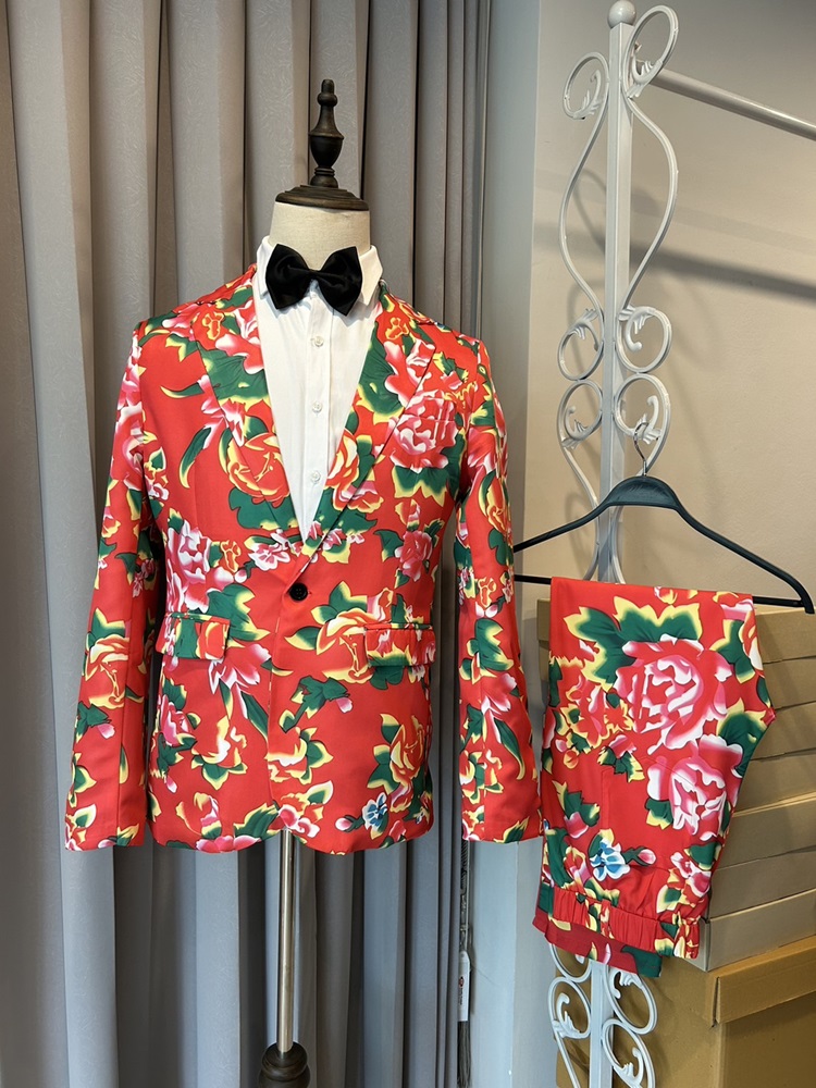 เช่า ชุดสูทแฟนซี ลายดอกไม้ สีแดง ทรงคลาสสิก