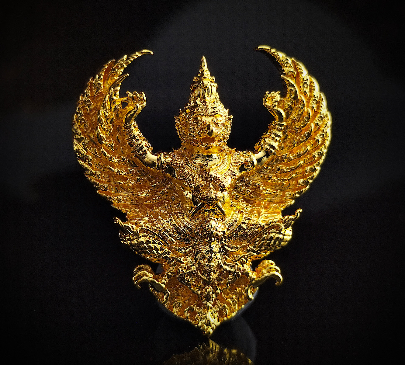 พญาครุฑ รุ่น รวยสุดสุด (ด้านหลัง ร.5) พุทธศิลป์รุ่นแรกแห่งวัดโพธิทองปี2563 โดย พระอาจารย์วราห์ ปุญญวโร