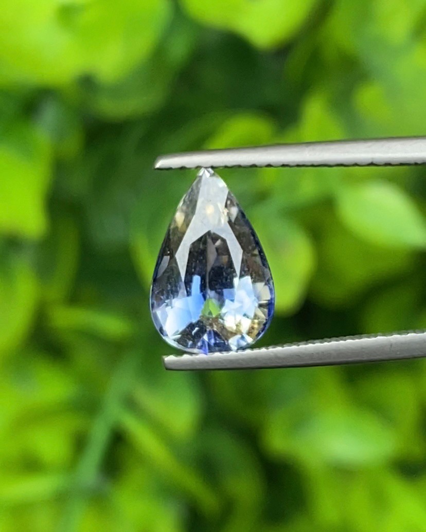 พลอย แซฟไฟร์ 2 สี Bi Color Sapphire 2.53 กะรัต (Cts.) พลอยแท้ อัญมณีมงคลประจําวันเกิด เครื่องประดับพลอย