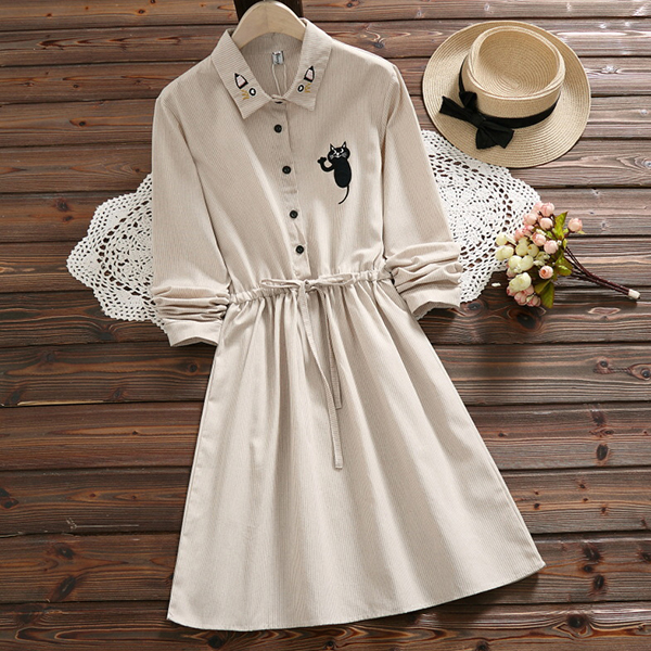 เดรสเชิ้ตแขนยาว เอวผูกจั๊ม แต่งปักแมวสไตล์วินเทจ (12315LM)