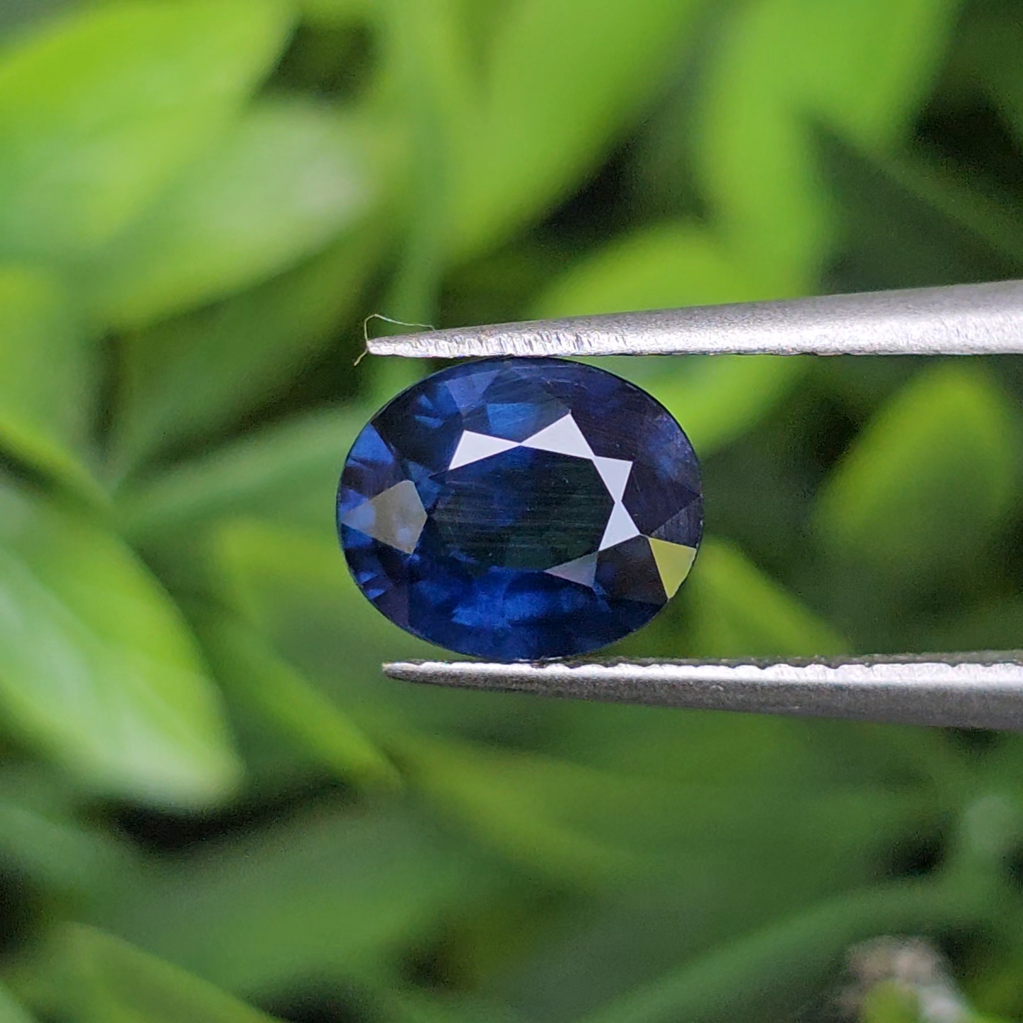 พลอย ไพลิน Blue Sapphire 1.30 กะรัต (Cts.) ดิบ (Unheated ) พลอยแท้ อัญมณีมงคลประจําวันเกิด เครื่องประดับพลอย
