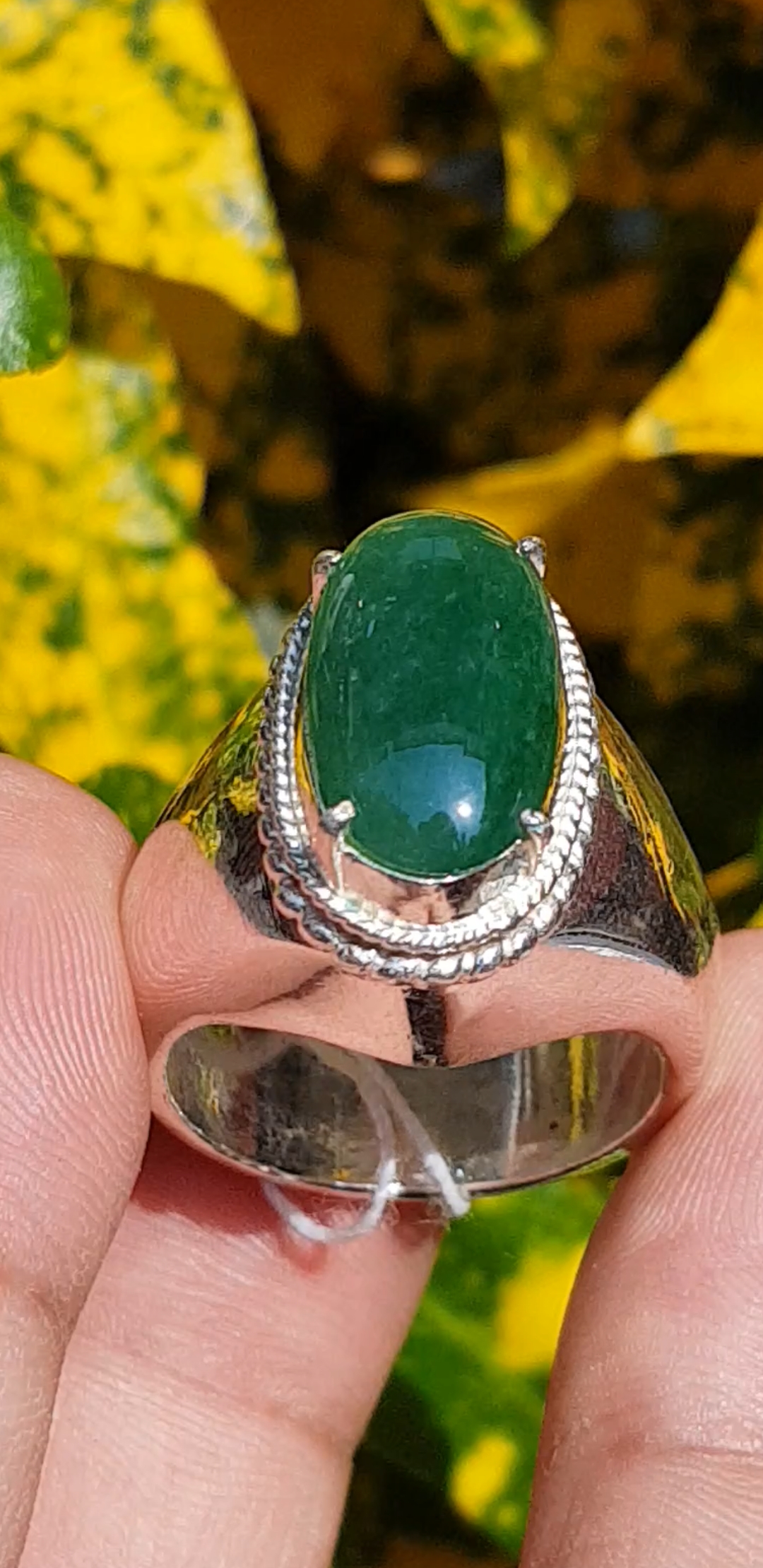หยก พม่า แท้ Jade แหวนหยก 翡翠戒指 (Jadeite ring) 3.00 กะรัต (Cts.) ดิบ ไม่ผ่านการปรับปรุง (Type A) พม่า (Myanmar)