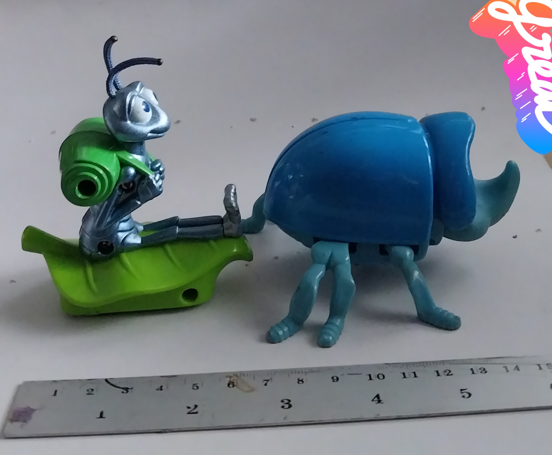 ตัวละครจาก บั๊กไลฟ์ 2 ตัว คือ ด้วง และตั๊กแตน ขายคู่The Blue Beetle (Dim )from "The Bug's Life",Collectible from Mac Donald- ดิม ตัวด้วงสีฟ้า จาก The Bug's Life ของสะสมจาก Mac Donald