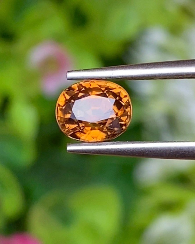 พลอย เพทาย (Zircon) 1.61 กะรัต (Cts.) พลอยแท้ อัญมณีมงคลประจําวันเกิด เครื่องประดับพลอย