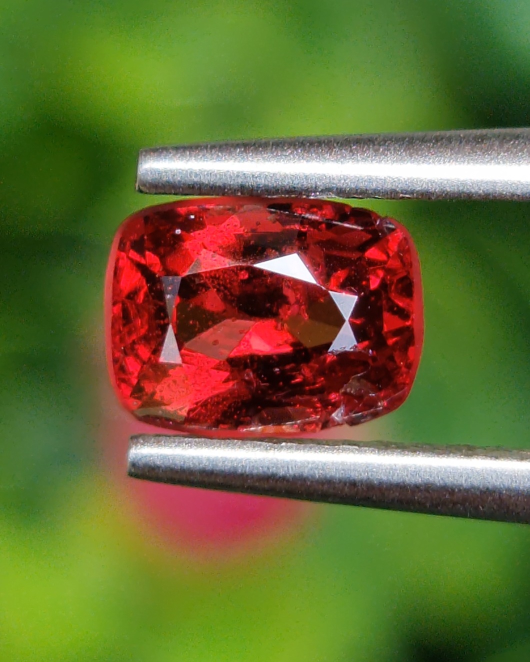 พลอย สปิเนล Spinel 1.05 กะรัต (Cts.) ดิบ Unheated พลอยแท้ อัญมณีมงคลประจําวันเกิด เครื่องประดับพลอย