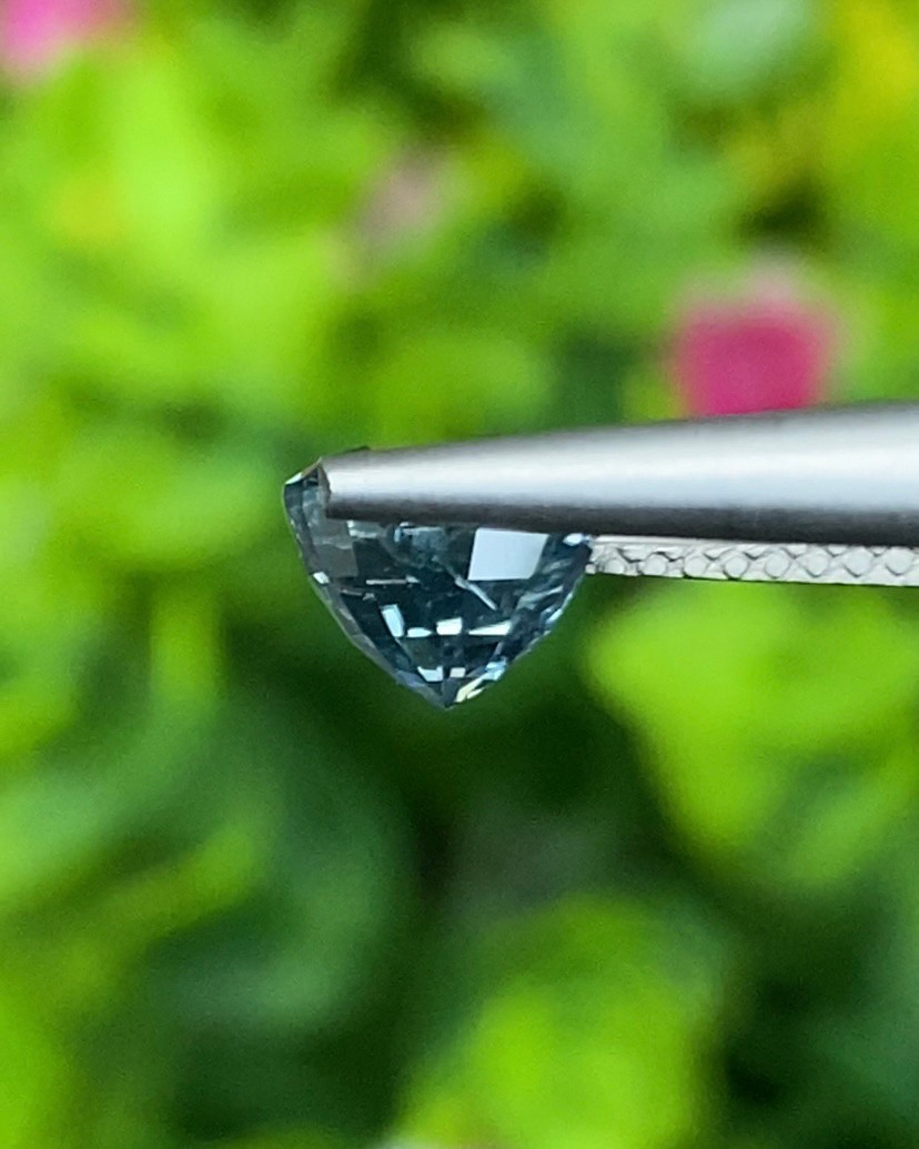 พลอย เพทาย Natural Zircon 2.27 กะรัต (Cts.) พลอยแท้อัญมณีมงคล ประจําวันเกิด เครื่องประดับพลอย