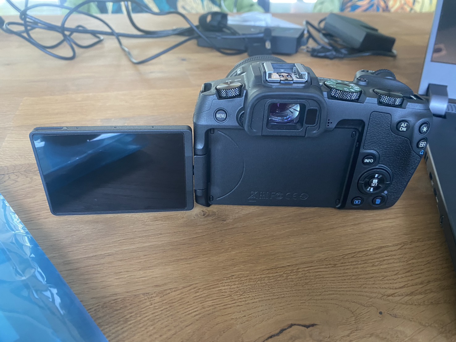 Camera Canon EOS RP พร้อมเลนส์ ใหม่มาก ใช้งานมาแค่ 2 ครั้ง ใหม่และคุ้มเวอร์