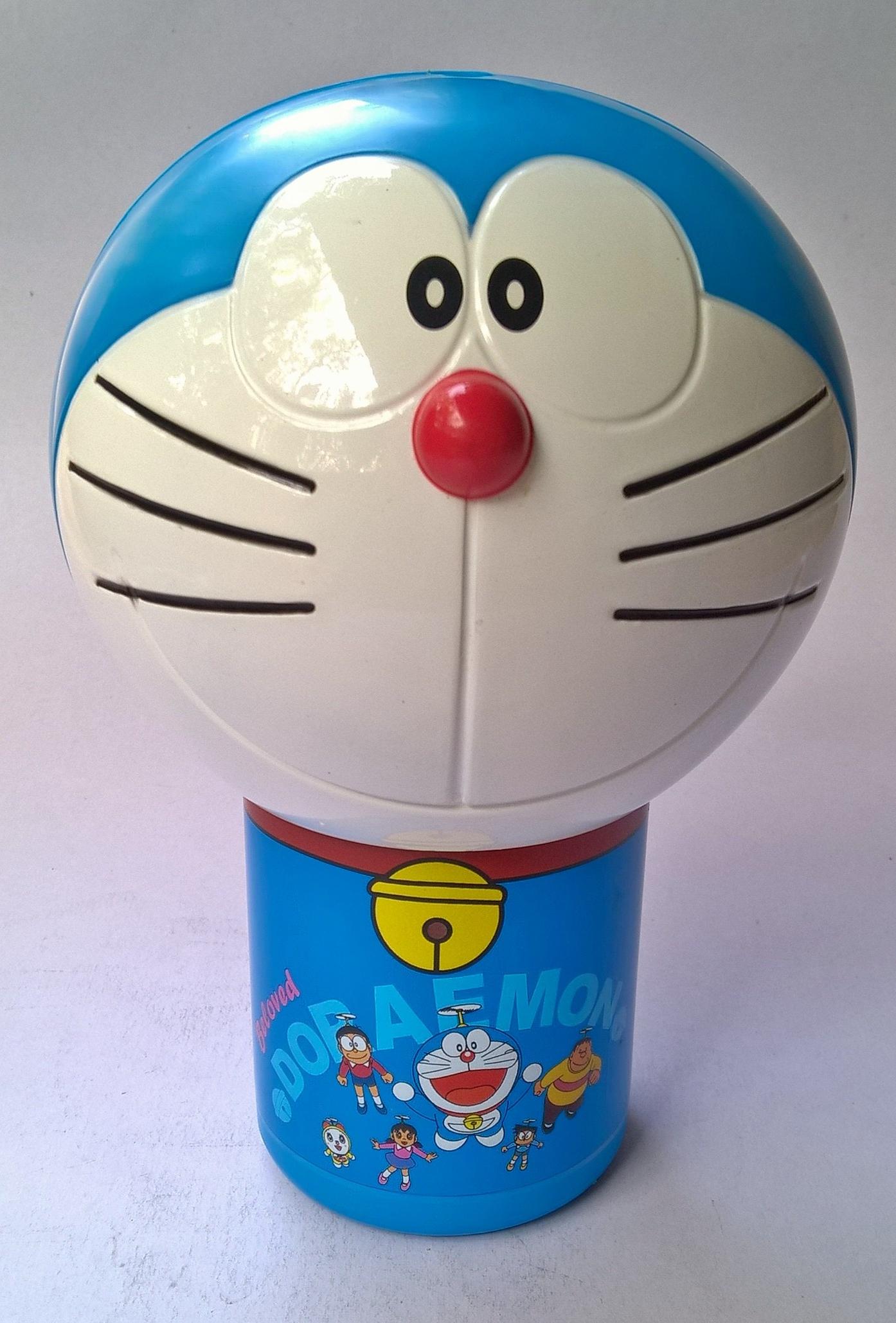 ของสะสม **แก้มมีจุดสีชมพูมาจากโรงงาน ตามภาพ,หัวโดราเอม่อน Doraemon ของสะสมจากJiffy เป็นกระบอกใส่น้ำน่ารักสีฟ้า