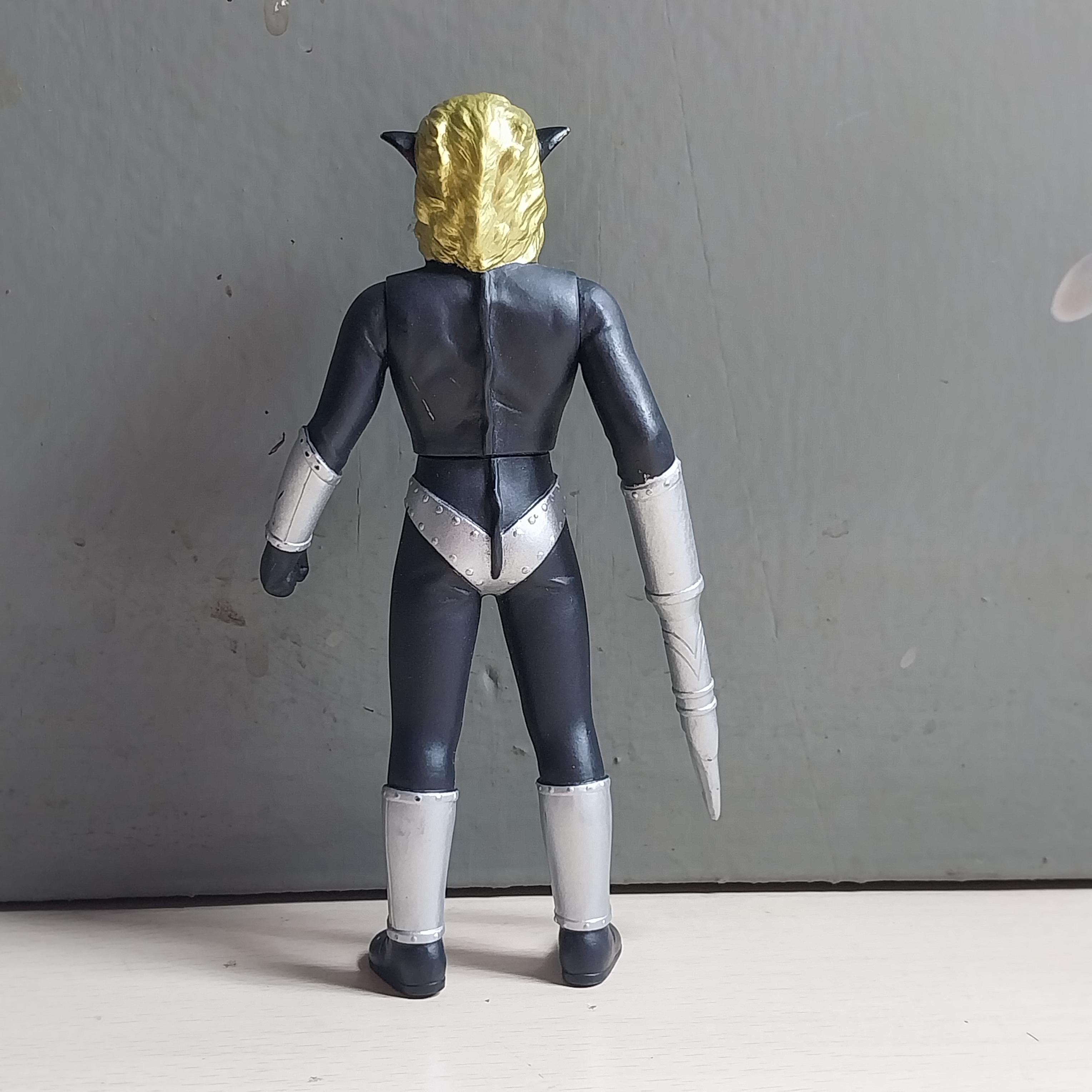 ซอฟ 5.5นิ้ว ขนาดตามรูป มนุษย์ดาวแมกม่า จากอุลตร้าแมนเรโอ เลโอ สภาพดี มีรอยบ้าง