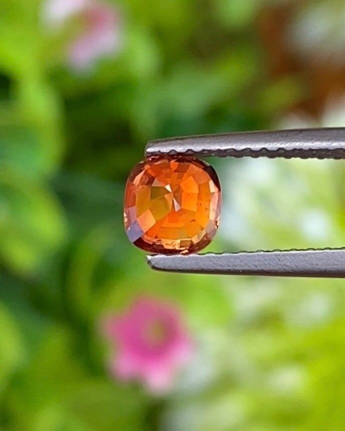 พลอย ออเรนจ์ แซฟไฟร์ Orange Sapphire 0.94 กะรัต (Cts.) พลอยแท้ อัญมณีมงคลประจําวันเกิด เครื่องประดับพลอย